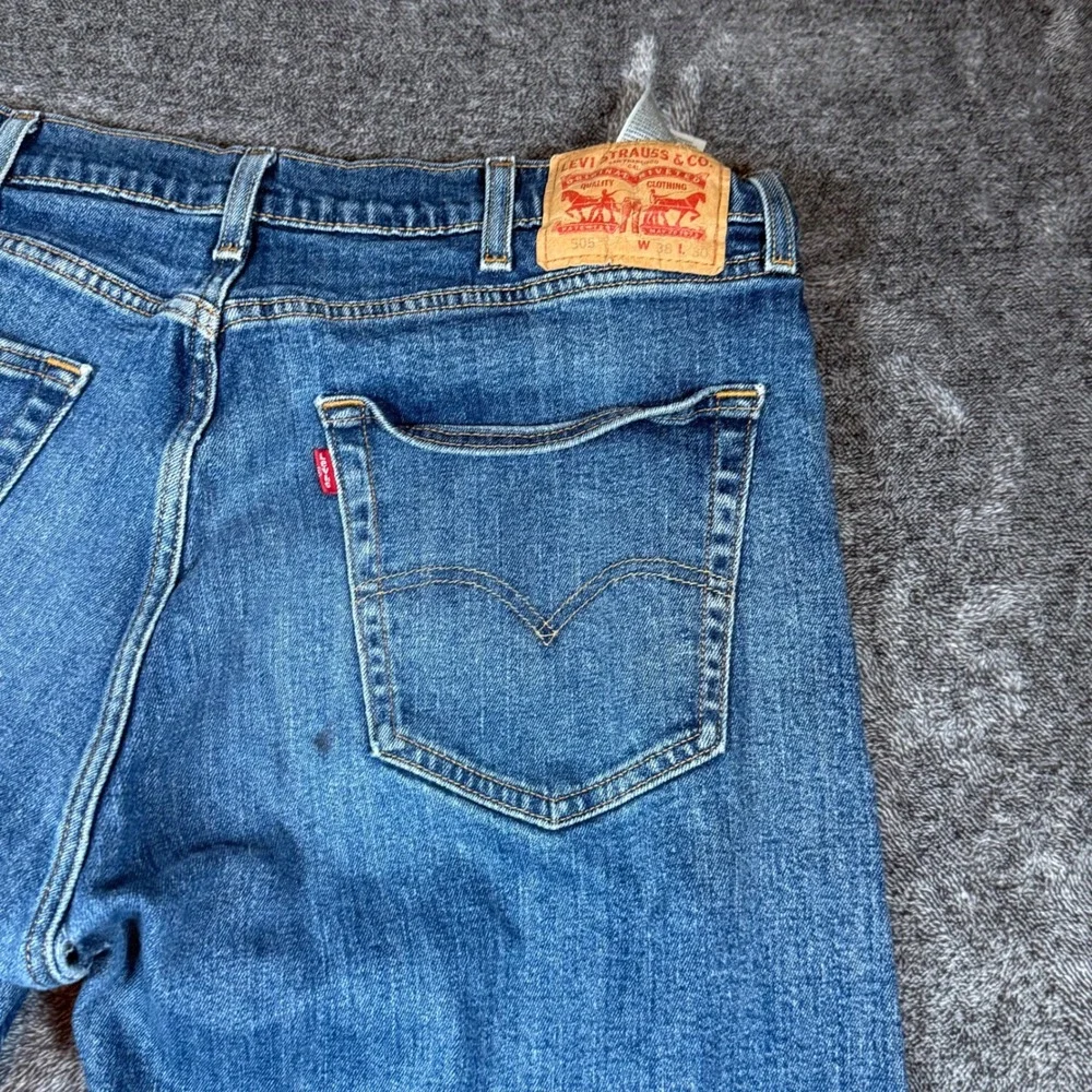 Levi's 505 Jeans Mens 38x30 Blue Regular Fit Straight Leg Distressed USA